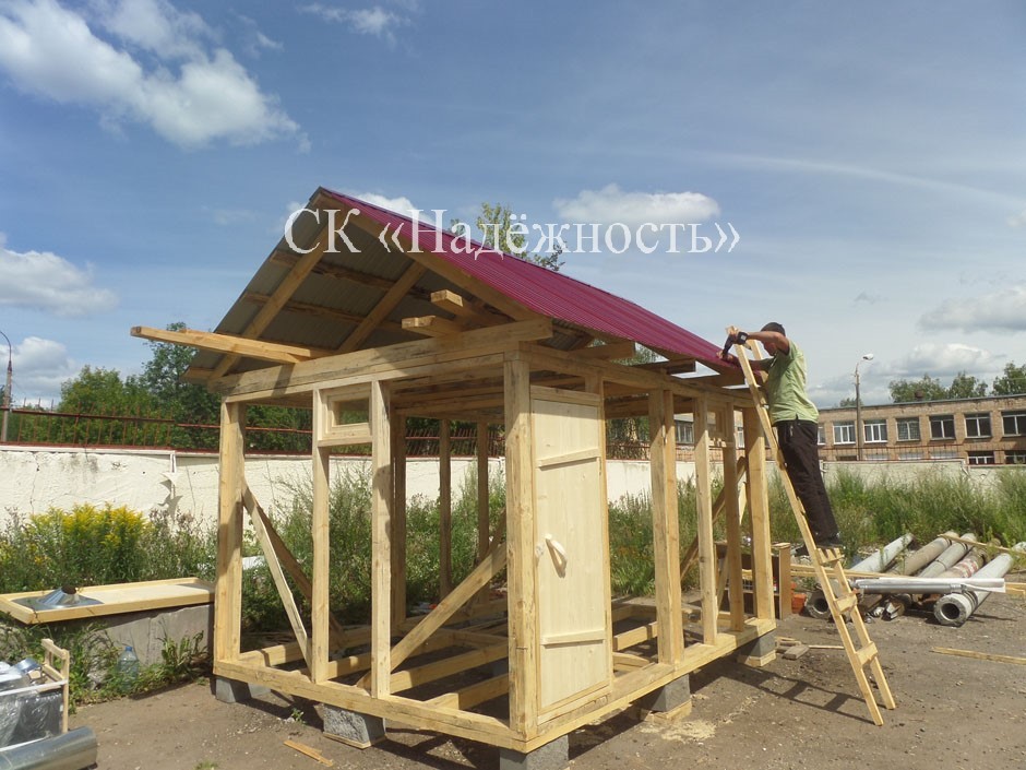 Крепеж кровельного покрытия на двухскатной крыше